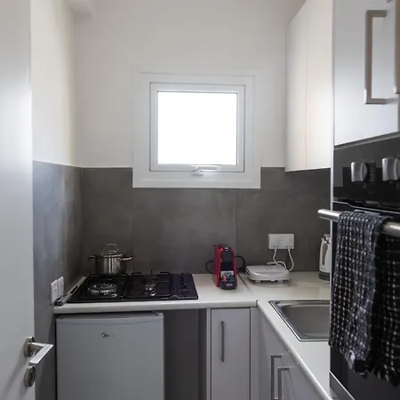 Modern - Renovated Near Finikoudes Lejlighed