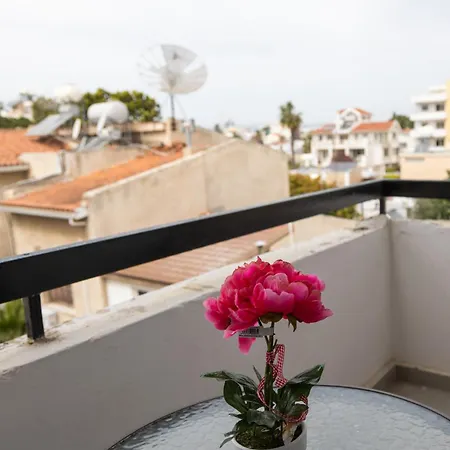 Modern - Renovated Near Finikoudes Apartment Larnaca