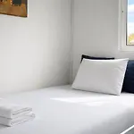 아파트 Modern - Renovated Near Finikoudes 라르나카